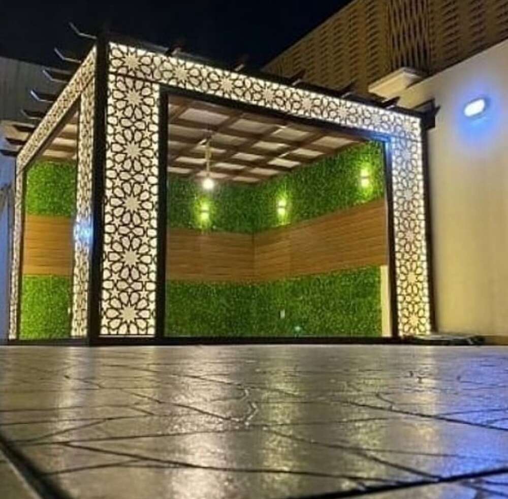 مجلس مضيء بقص الليزر بنقوش إسلامية